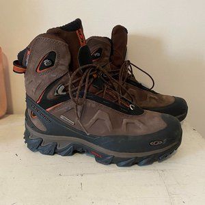 SALOMON QUEST GORETEX WATERPROOF BOOTS MEN'S (SIZE 8.5)
